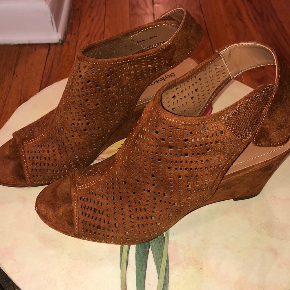 Style and co size 7 peep toe wedges